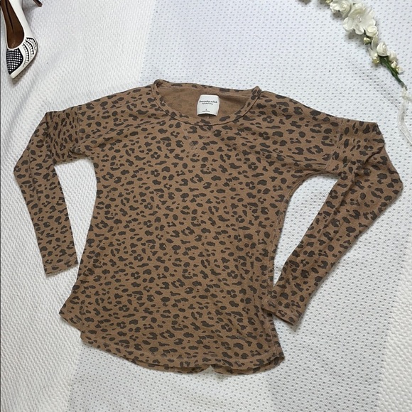 Abercrombie & Fitch Tan Brown Fitted Long Sleeve Blouse - Picture 3 of 5